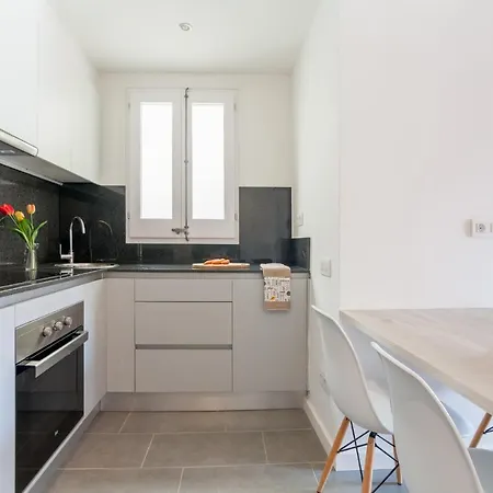 Aparteasy Apartment